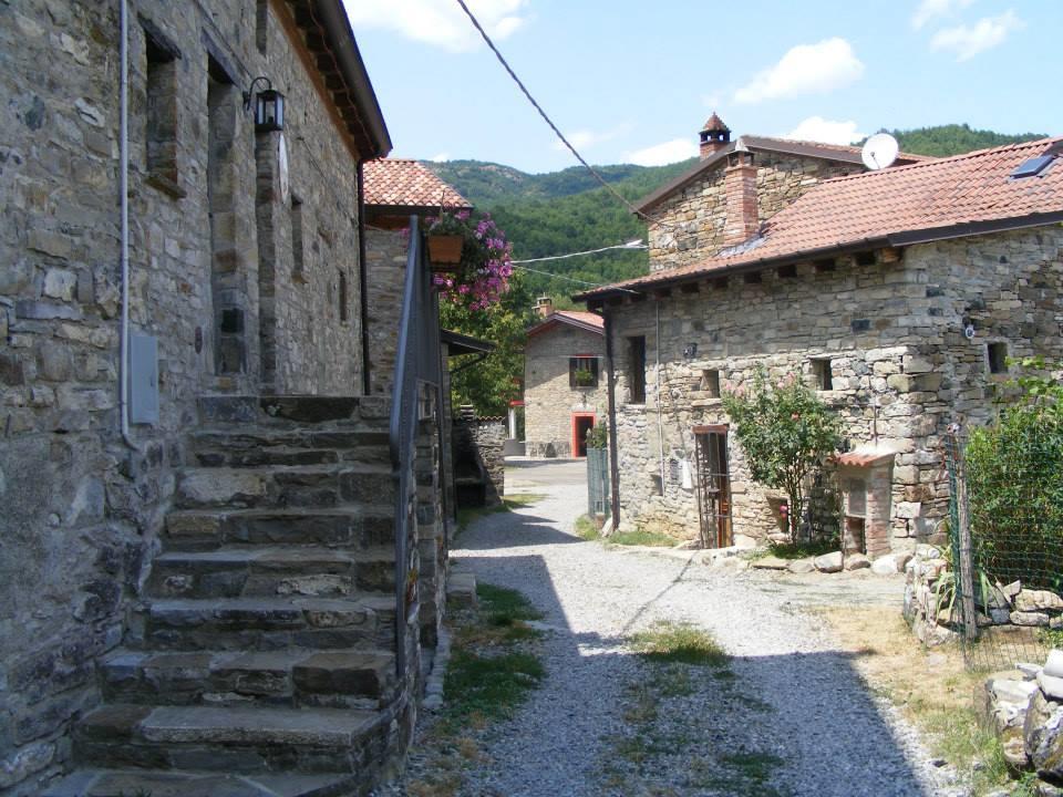 Albergo Diffuso Casa Delle Favole Ferriere ภายนอก รูปภาพ