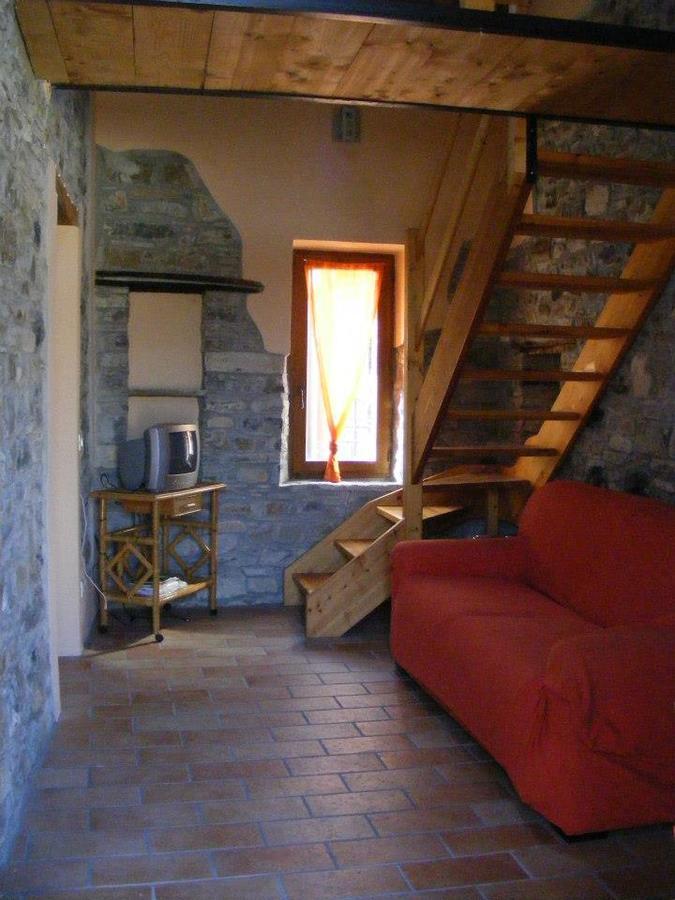 Albergo Diffuso Casa Delle Favole Ferriere ภายนอก รูปภาพ