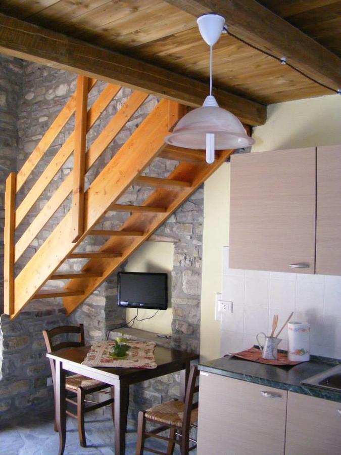 Albergo Diffuso Casa Delle Favole Ferriere ภายนอก รูปภาพ