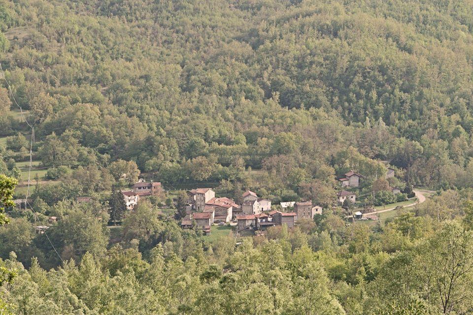 Albergo Diffuso Casa Delle Favole Ferriere ภายนอก รูปภาพ