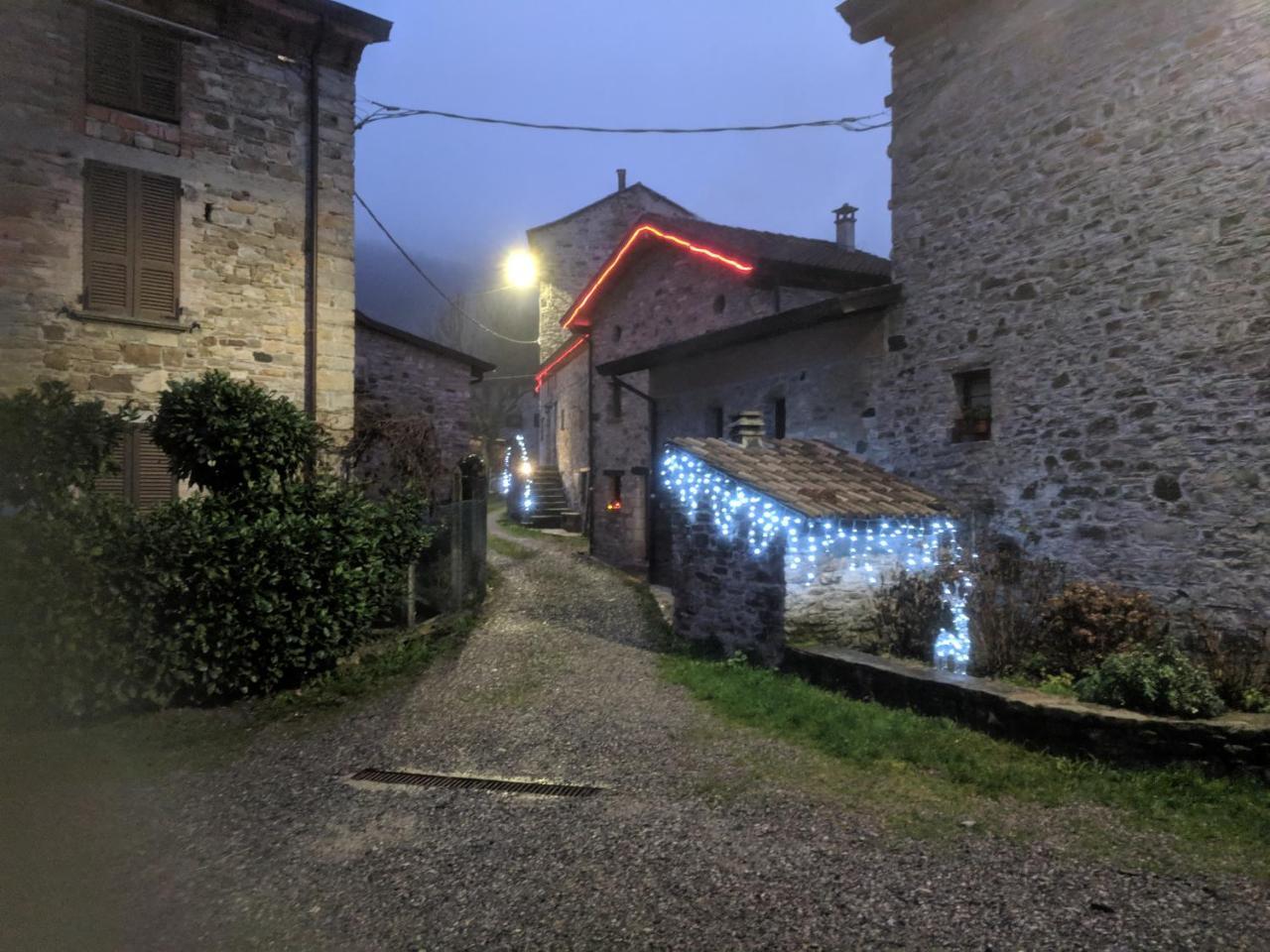 Albergo Diffuso Casa Delle Favole Ferriere ภายนอก รูปภาพ