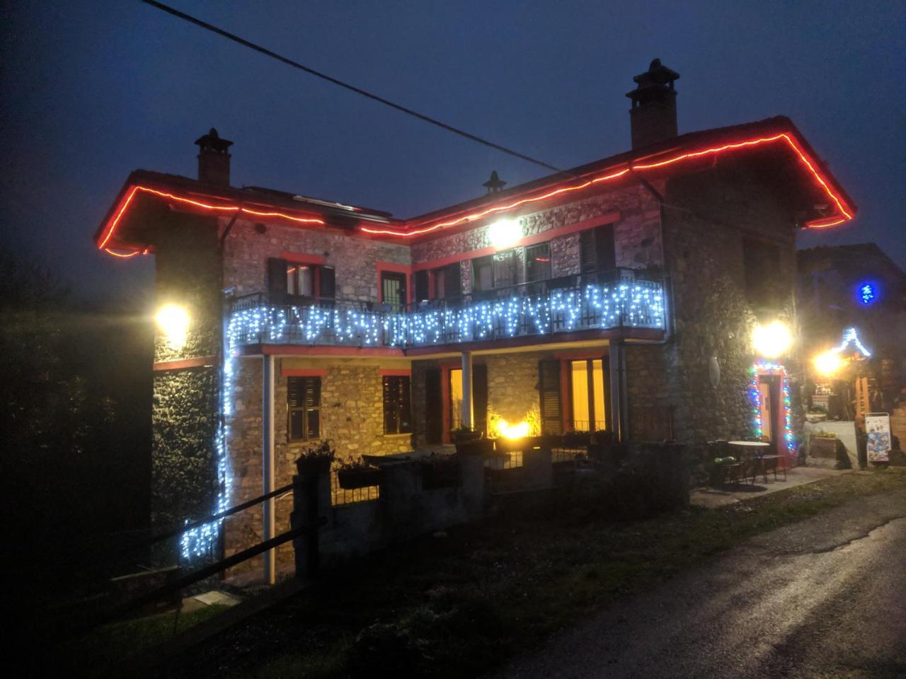 Albergo Diffuso Casa Delle Favole Ferriere ภายนอก รูปภาพ